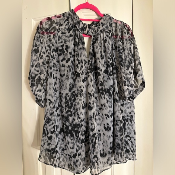 Cute Print Blouse - Picture 1 of 4